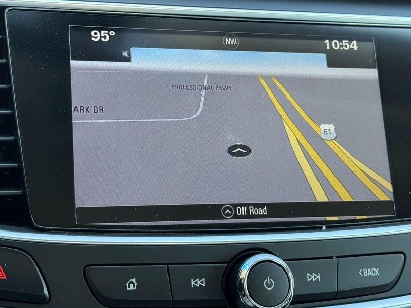 Buick LaCrosse Vehicle Full-screen Gallery Image 21