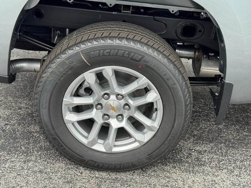 Chevrolet Silverado 1500 Vehicle Image 04