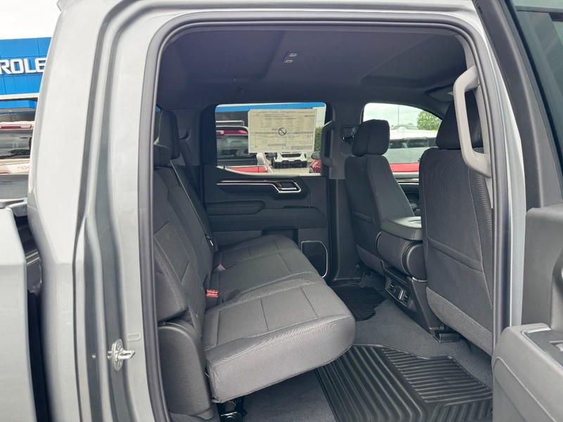 Chevrolet Silverado 1500 Vehicle Image 05
