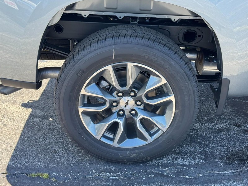 Chevrolet Silverado 1500 Vehicle Image 04