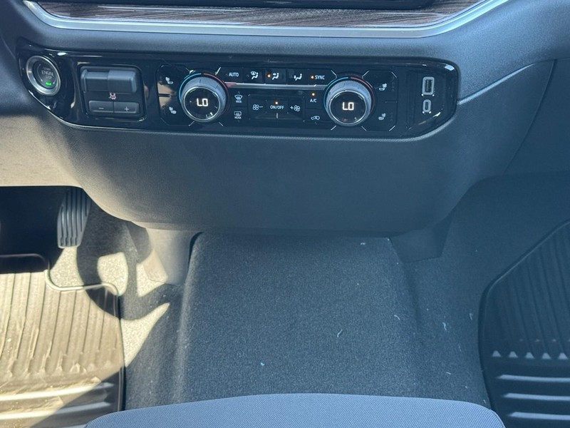 Chevrolet Silverado 1500 Vehicle Image 09