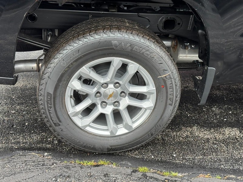 Chevrolet Silverado 1500 Vehicle Image 04