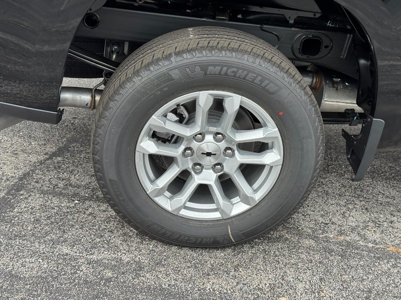 Chevrolet Silverado 1500 Vehicle Image 04