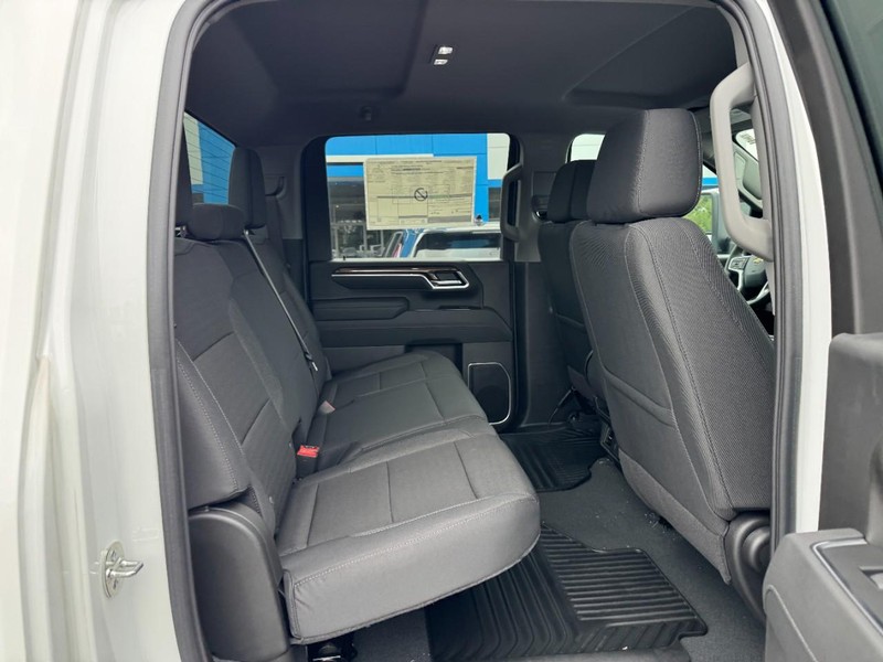 Chevrolet Silverado 2500HD Vehicle Image 05