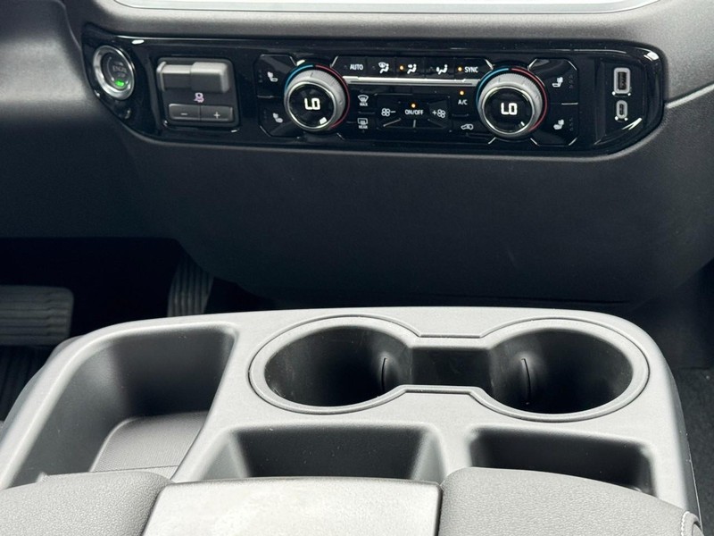 Chevrolet Silverado 2500HD Vehicle Image 09