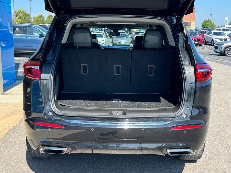 Buick Enclave Vehicle Full-screen Gallery Image 05