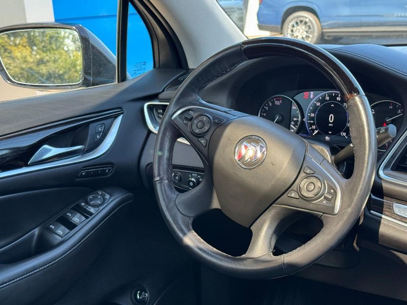 Buick Enclave Vehicle Full-screen Gallery Image 13