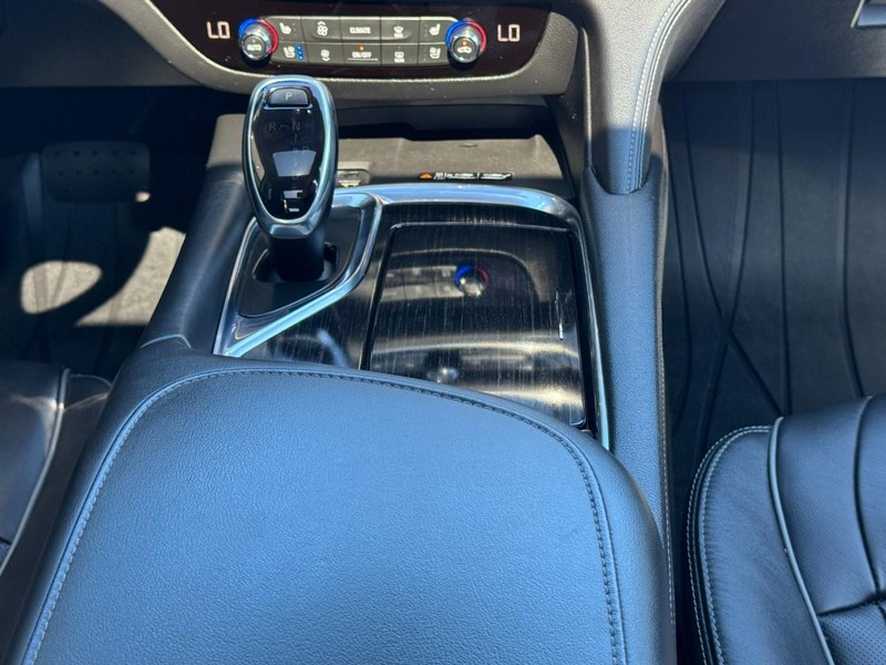 Buick Enclave Vehicle Full-screen Gallery Image 15