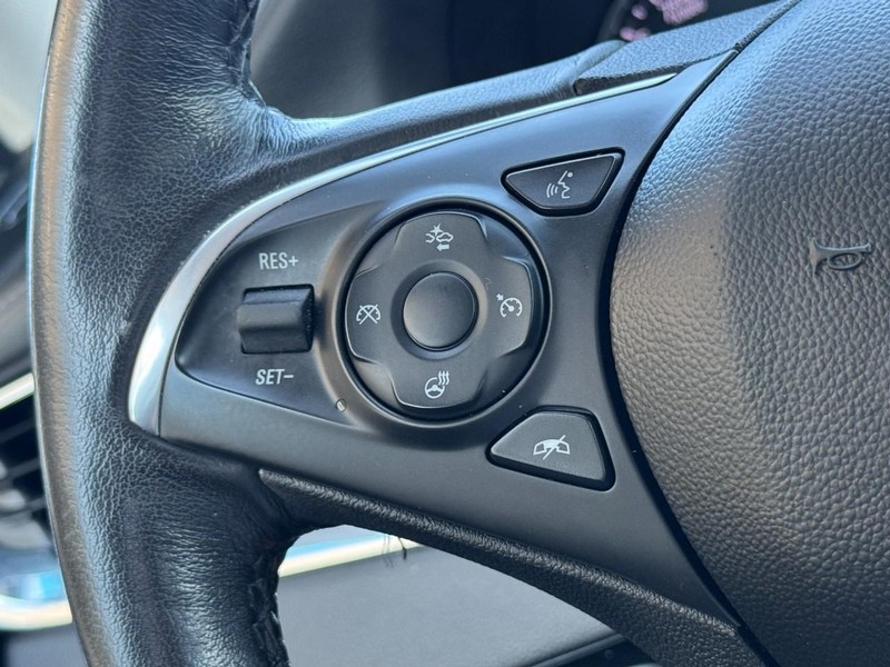 Buick Enclave Vehicle Full-screen Gallery Image 18