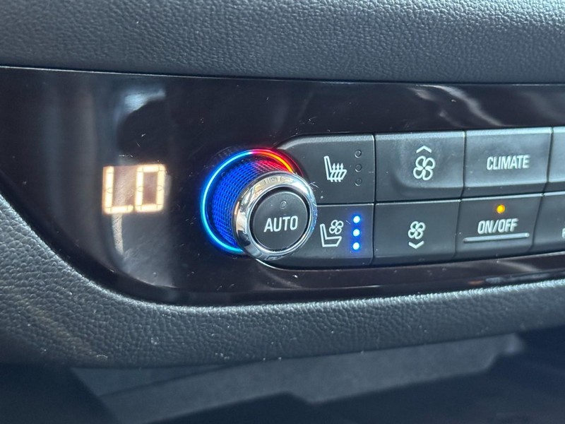 Buick Enclave Vehicle Full-screen Gallery Image 21