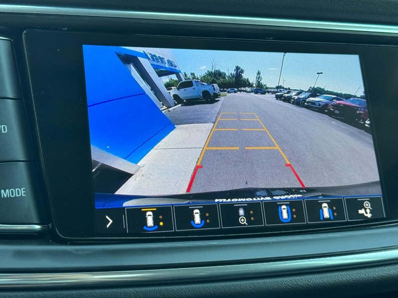 Buick Enclave Vehicle Full-screen Gallery Image 23
