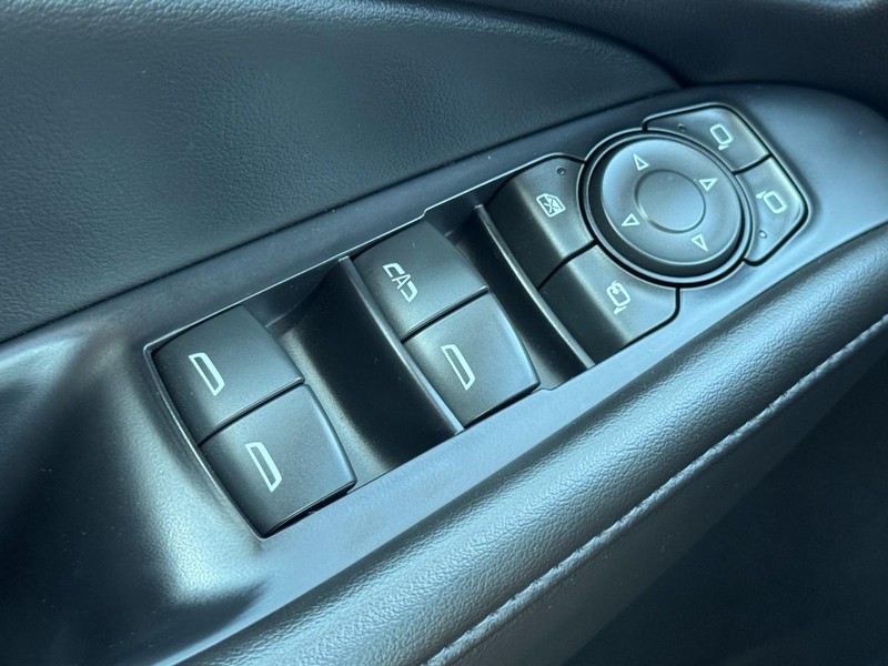 Buick Enclave Vehicle Full-screen Gallery Image 24