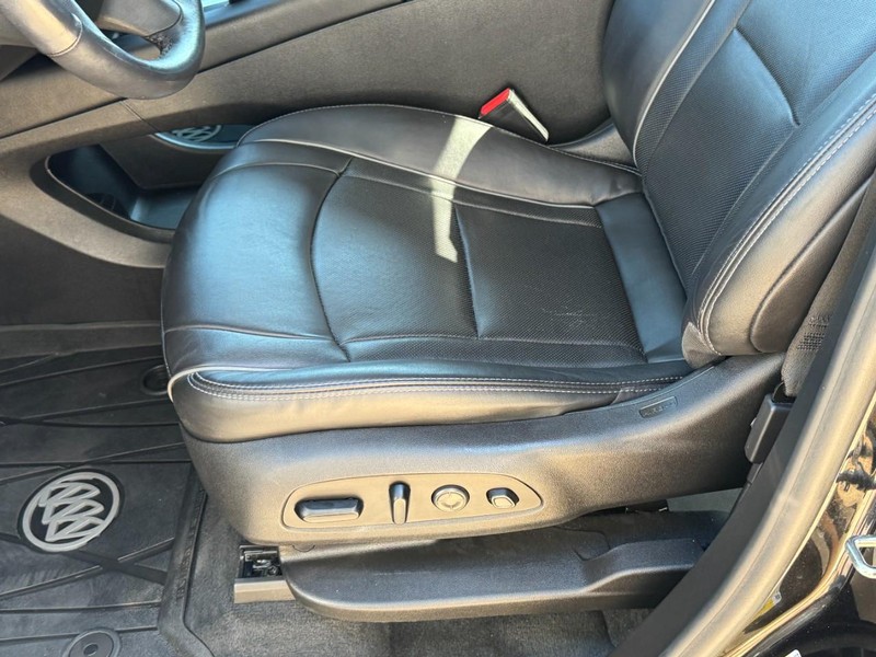 Buick Enclave Vehicle Full-screen Gallery Image 25