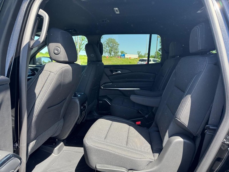 Chevrolet Traverse Vehicle Full-screen Gallery Image 5