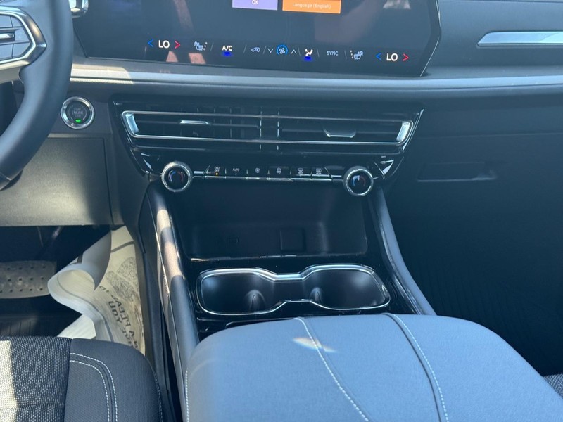 Chevrolet Traverse Vehicle Full-screen Gallery Image 11