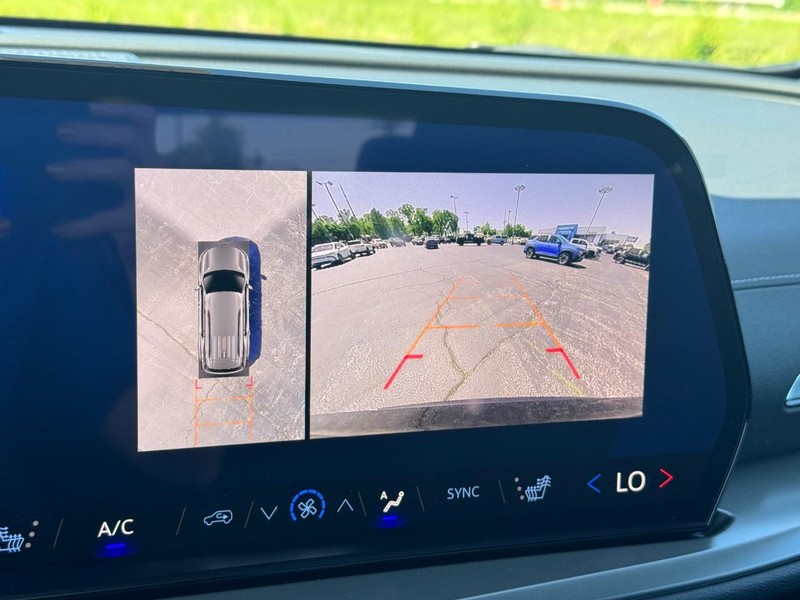 Chevrolet Traverse Vehicle Full-screen Gallery Image 18