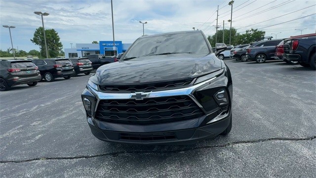 Chevrolet Blazer Vehicle Full-screen Gallery Image 3