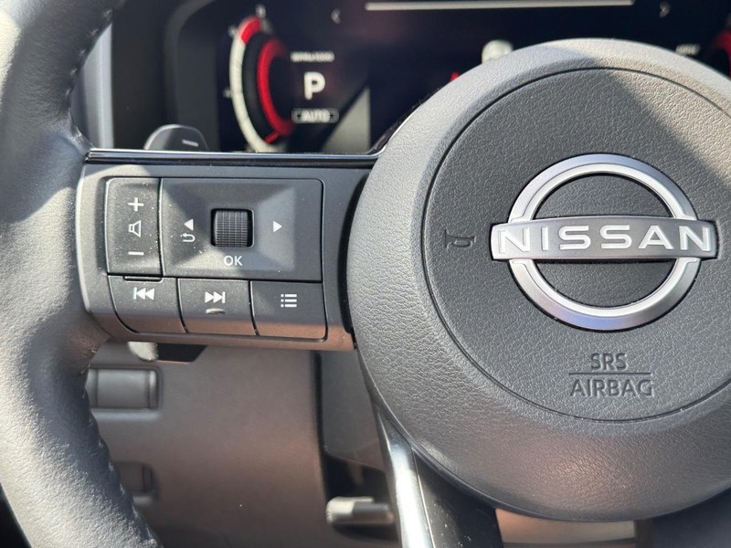 Nissan Rogue Vehicle Full-screen Gallery Image 20