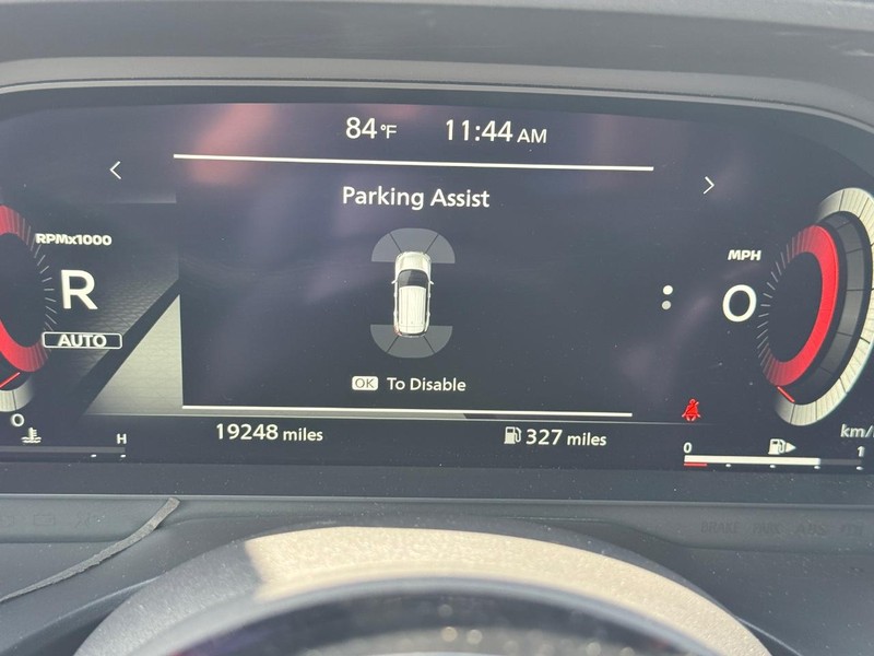 Nissan Rogue Vehicle Full-screen Gallery Image 24