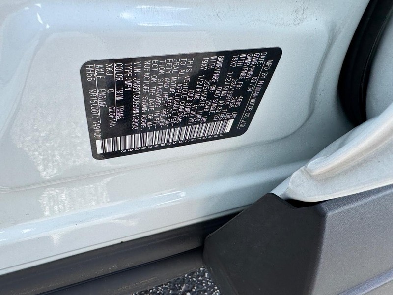 Nissan Rogue Vehicle Full-screen Gallery Image 25