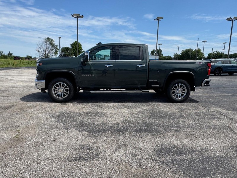 Chevrolet Silverado 2500HD Vehicle Full-screen Gallery Image 2