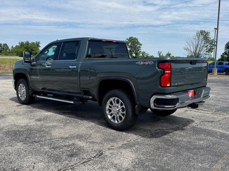 Chevrolet Silverado 2500HD Vehicle Full-screen Gallery Image 3