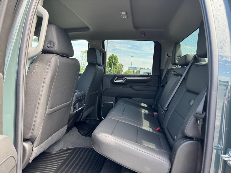 Chevrolet Silverado 2500HD Vehicle Full-screen Gallery Image 5