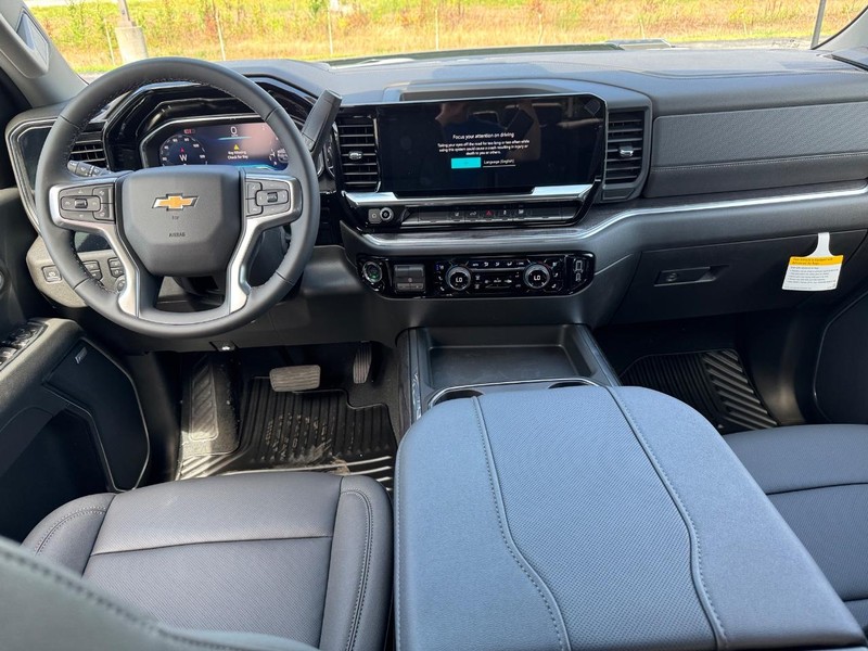 Chevrolet Silverado 2500HD Vehicle Full-screen Gallery Image 6