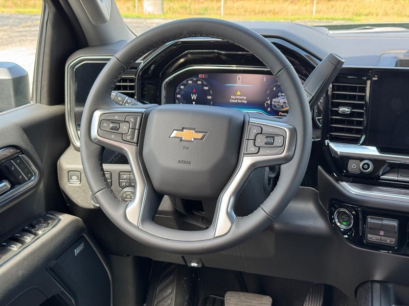 Chevrolet Silverado 2500HD Vehicle Full-screen Gallery Image 7