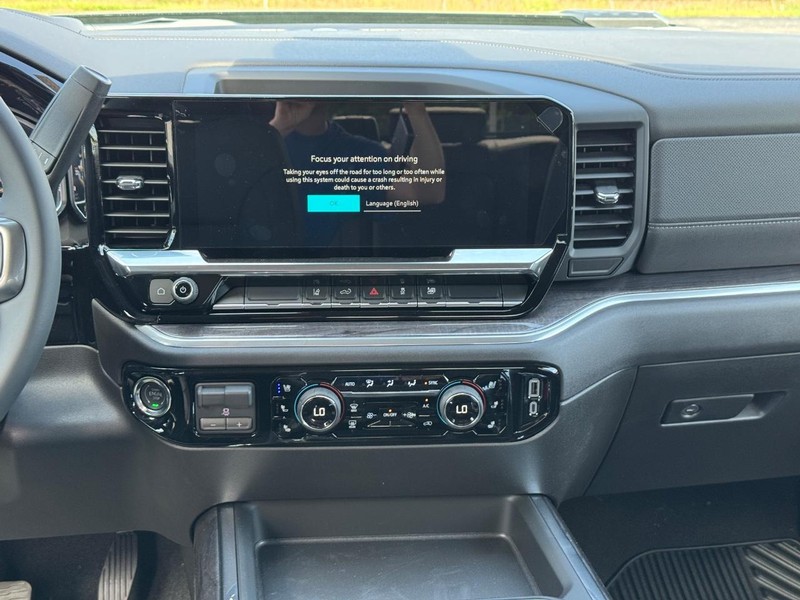 Chevrolet Silverado 2500HD Vehicle Full-screen Gallery Image 8