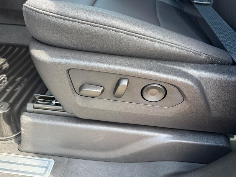 Chevrolet Silverado 2500HD Vehicle Full-screen Gallery Image 9