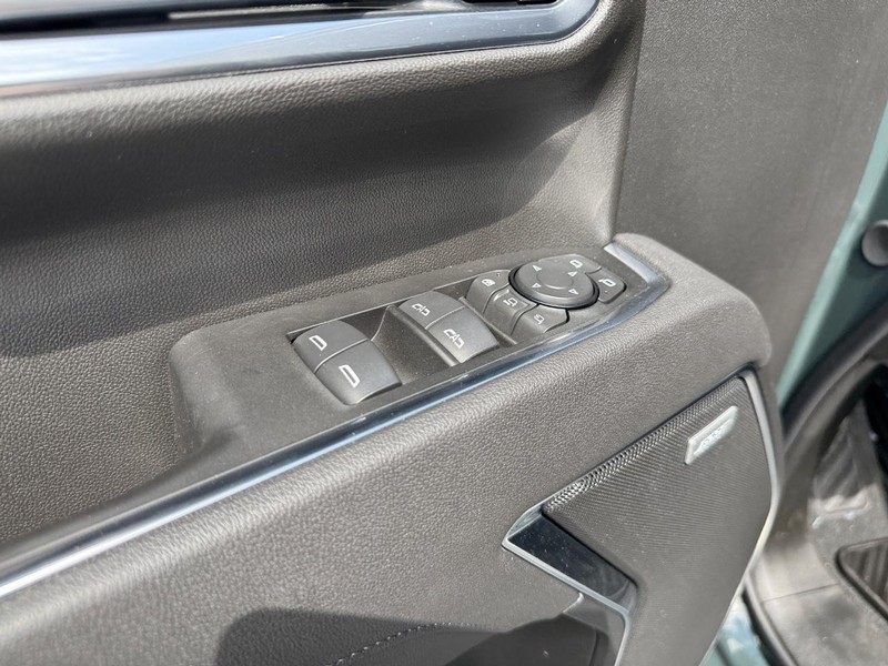 Chevrolet Silverado 2500HD Vehicle Full-screen Gallery Image 10