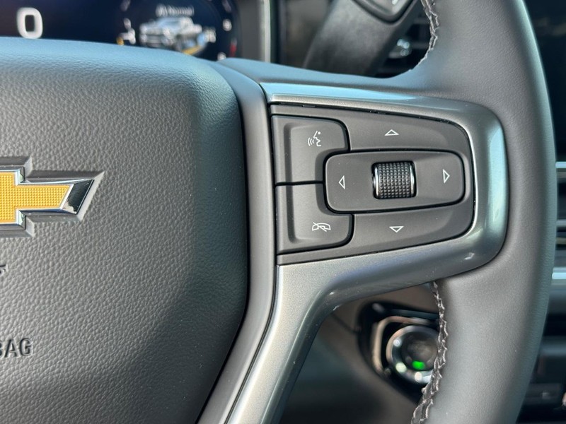 Chevrolet Silverado 2500HD Vehicle Full-screen Gallery Image 14