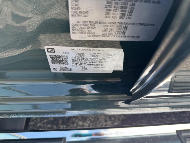 Chevrolet Silverado 2500HD Vehicle Full-screen Gallery Image 17