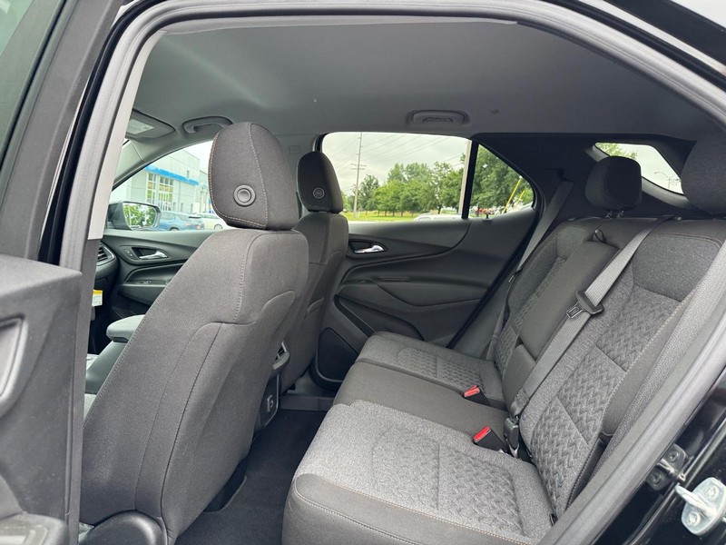 Chevrolet Equinox Vehicle Full-screen Gallery Image 10