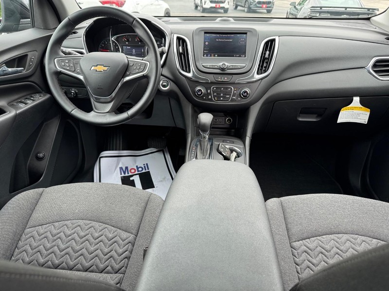 Chevrolet Equinox Vehicle Full-screen Gallery Image 11