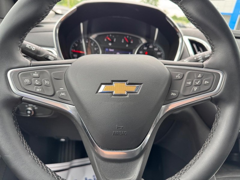 Chevrolet Equinox Vehicle Full-screen Gallery Image 17