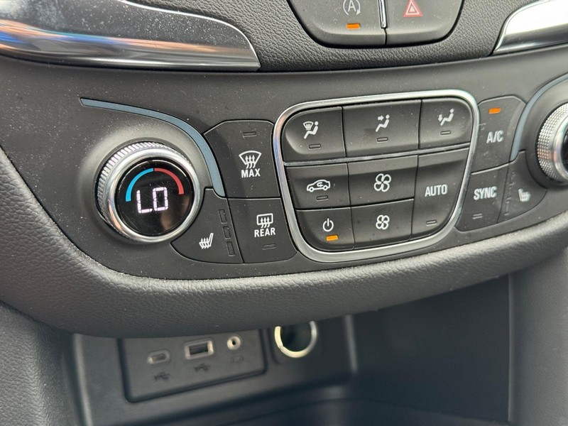 Chevrolet Equinox Vehicle Full-screen Gallery Image 20