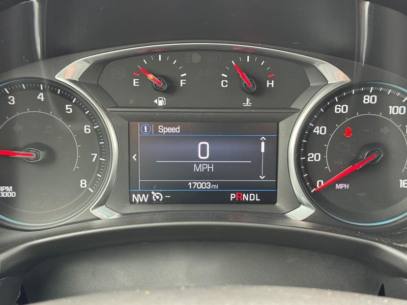 Chevrolet Equinox Vehicle Full-screen Gallery Image 22