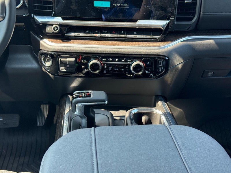 Chevrolet Silverado 1500 Vehicle Full-screen Gallery Image 9