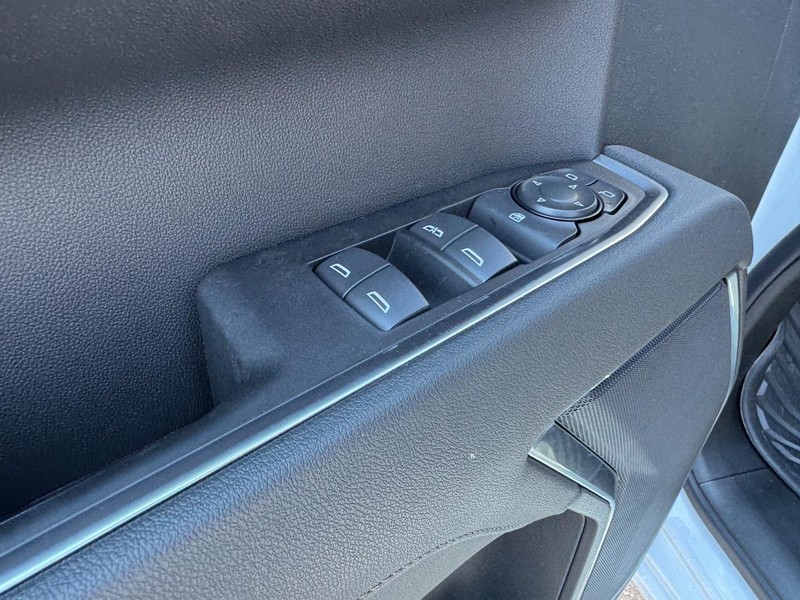 Chevrolet Silverado 1500 Vehicle Full-screen Gallery Image 11