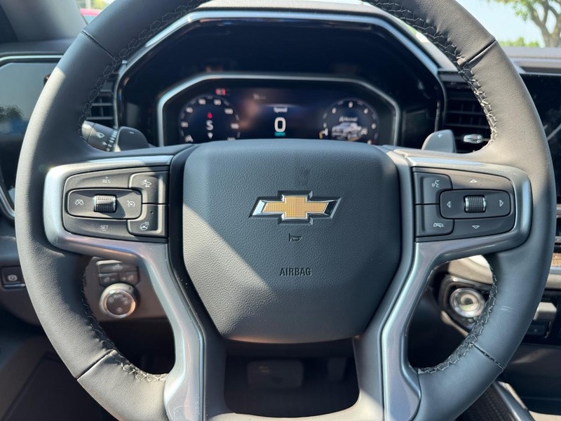 Chevrolet Silverado 1500 Vehicle Full-screen Gallery Image 12