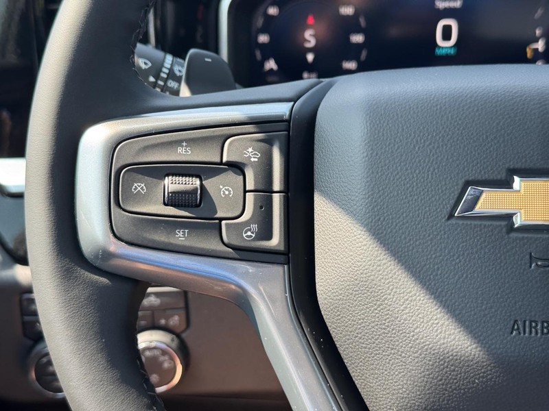 Chevrolet Silverado 1500 Vehicle Full-screen Gallery Image 13