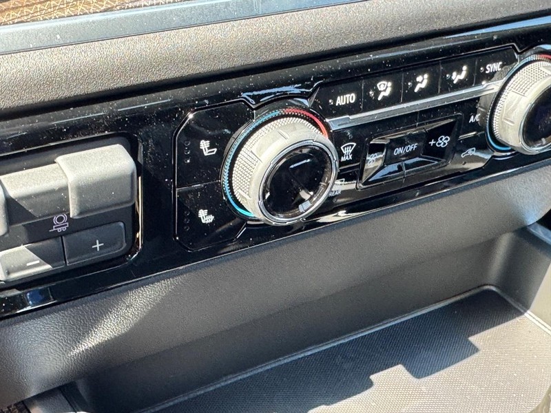 Chevrolet Silverado 1500 Vehicle Full-screen Gallery Image 15