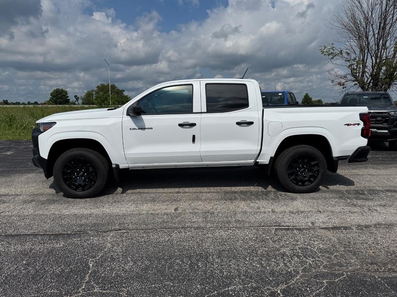 Chevrolet Colorado Vehicle Full-screen Gallery Image 2