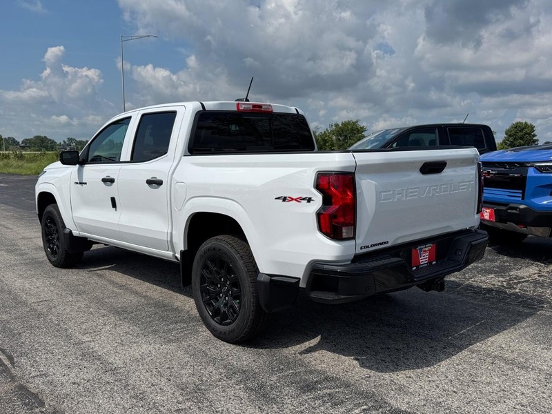 Chevrolet Colorado Vehicle Full-screen Gallery Image 3