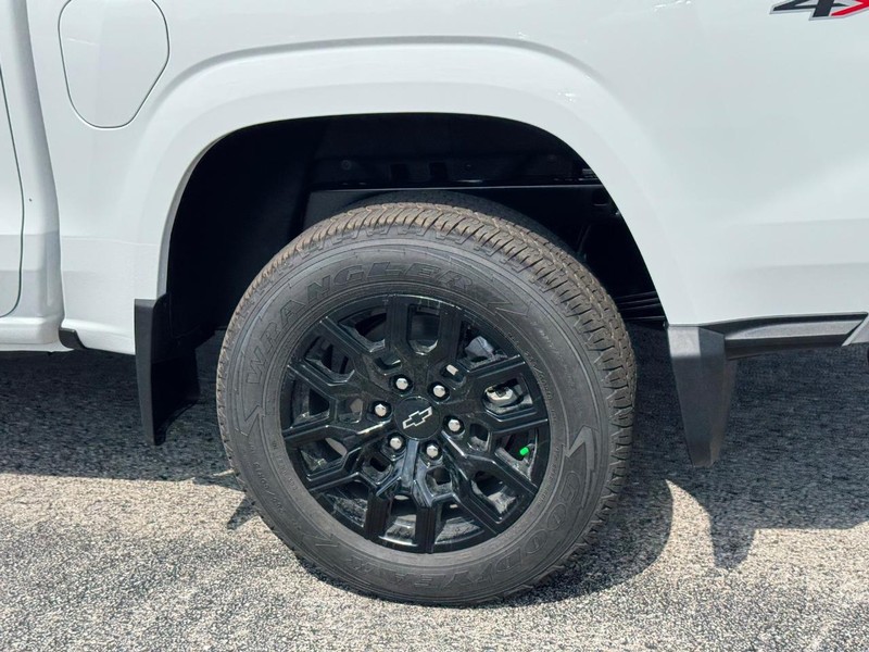 Chevrolet Colorado Vehicle Full-screen Gallery Image 4