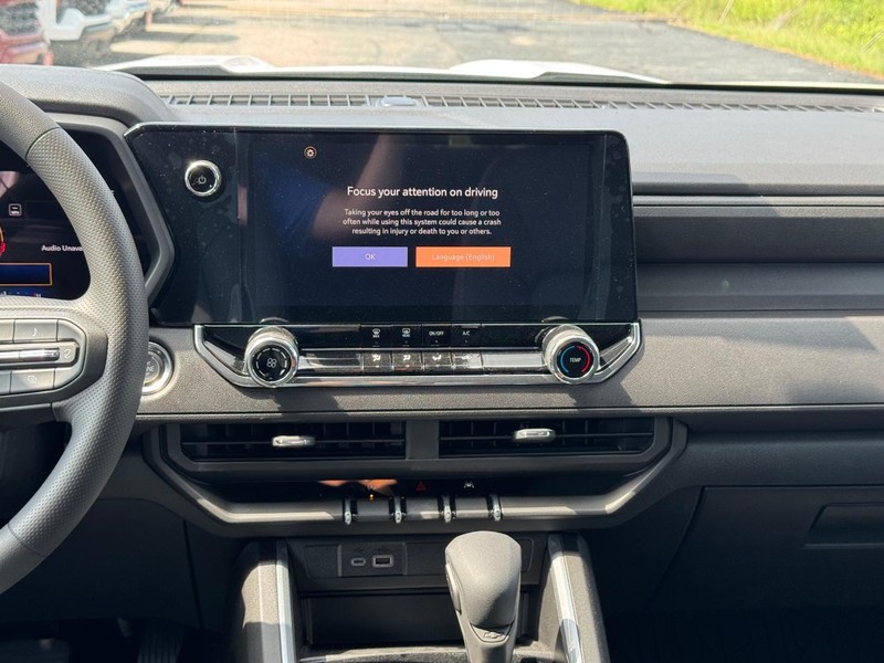 Chevrolet Colorado Vehicle Full-screen Gallery Image 8