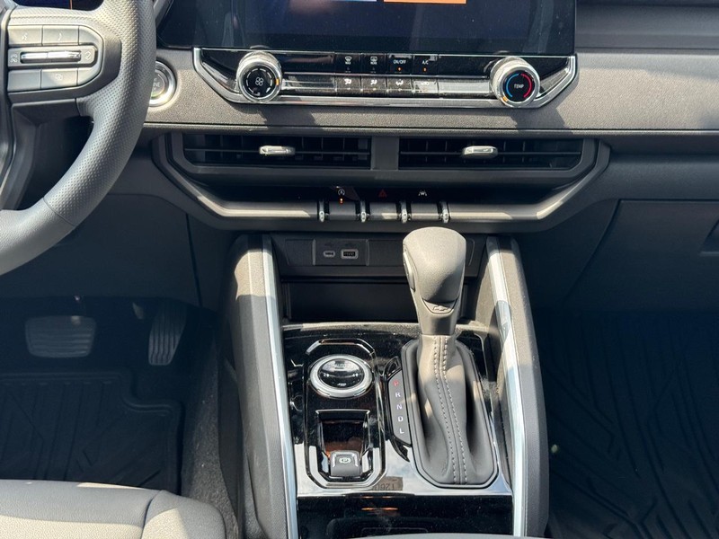 Chevrolet Colorado Vehicle Full-screen Gallery Image 9