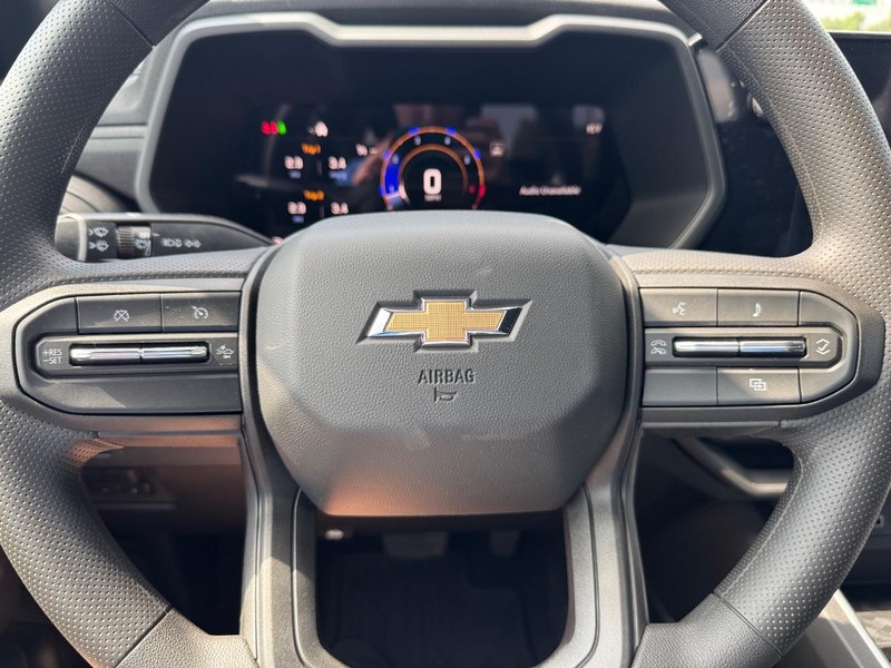 Chevrolet Colorado Vehicle Full-screen Gallery Image 12